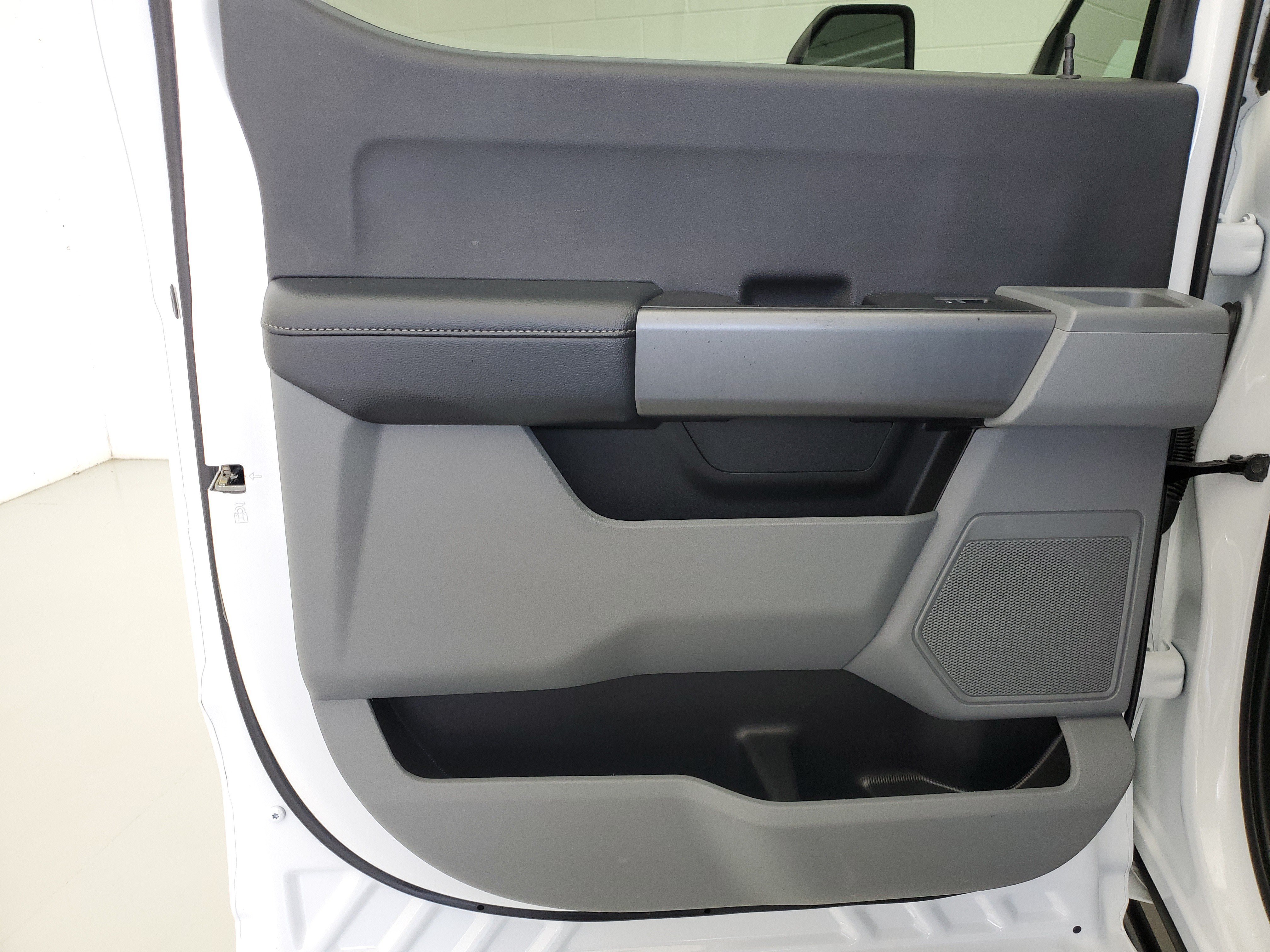 Used 2025 Oxford White Ford XLT image 13