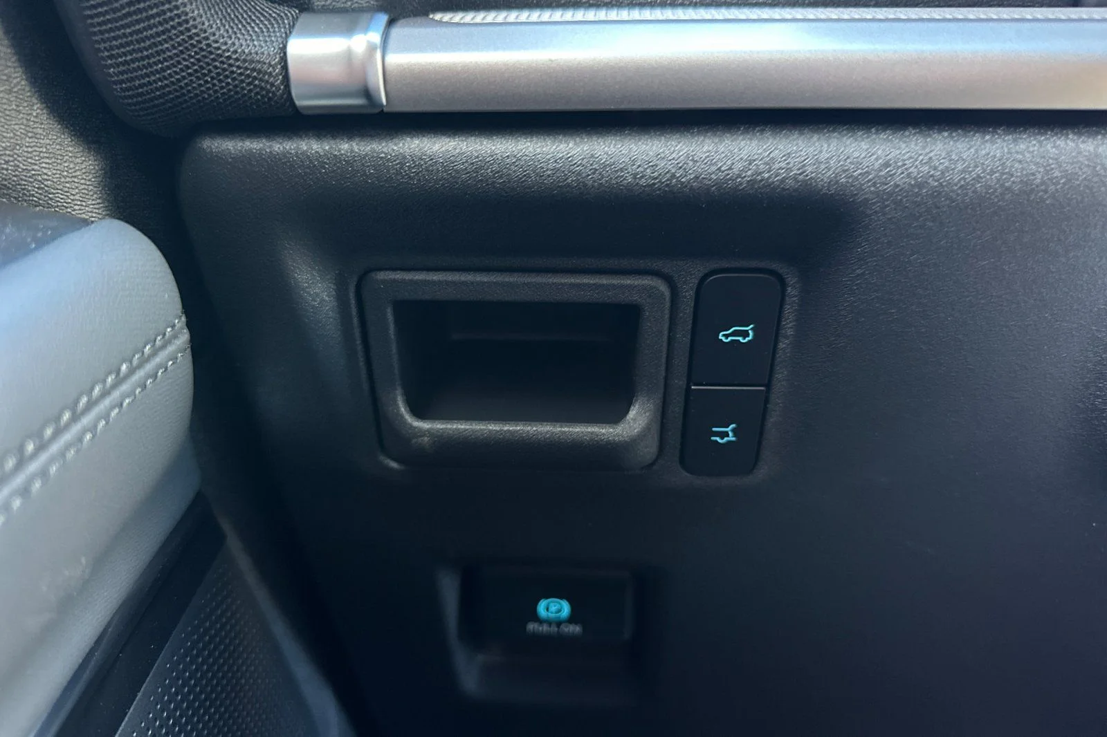 New 2026 Glacier Gray Metallic Tri-Coat Ford MAX Active image 28