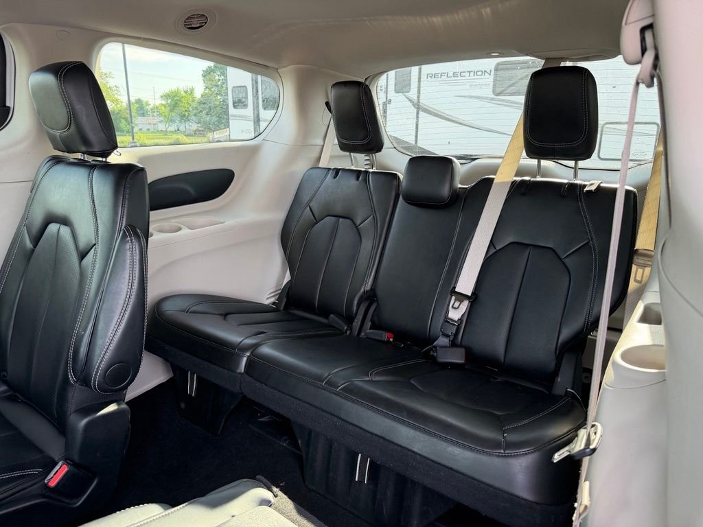 Used 2024 White Chrysler Touring L image 18