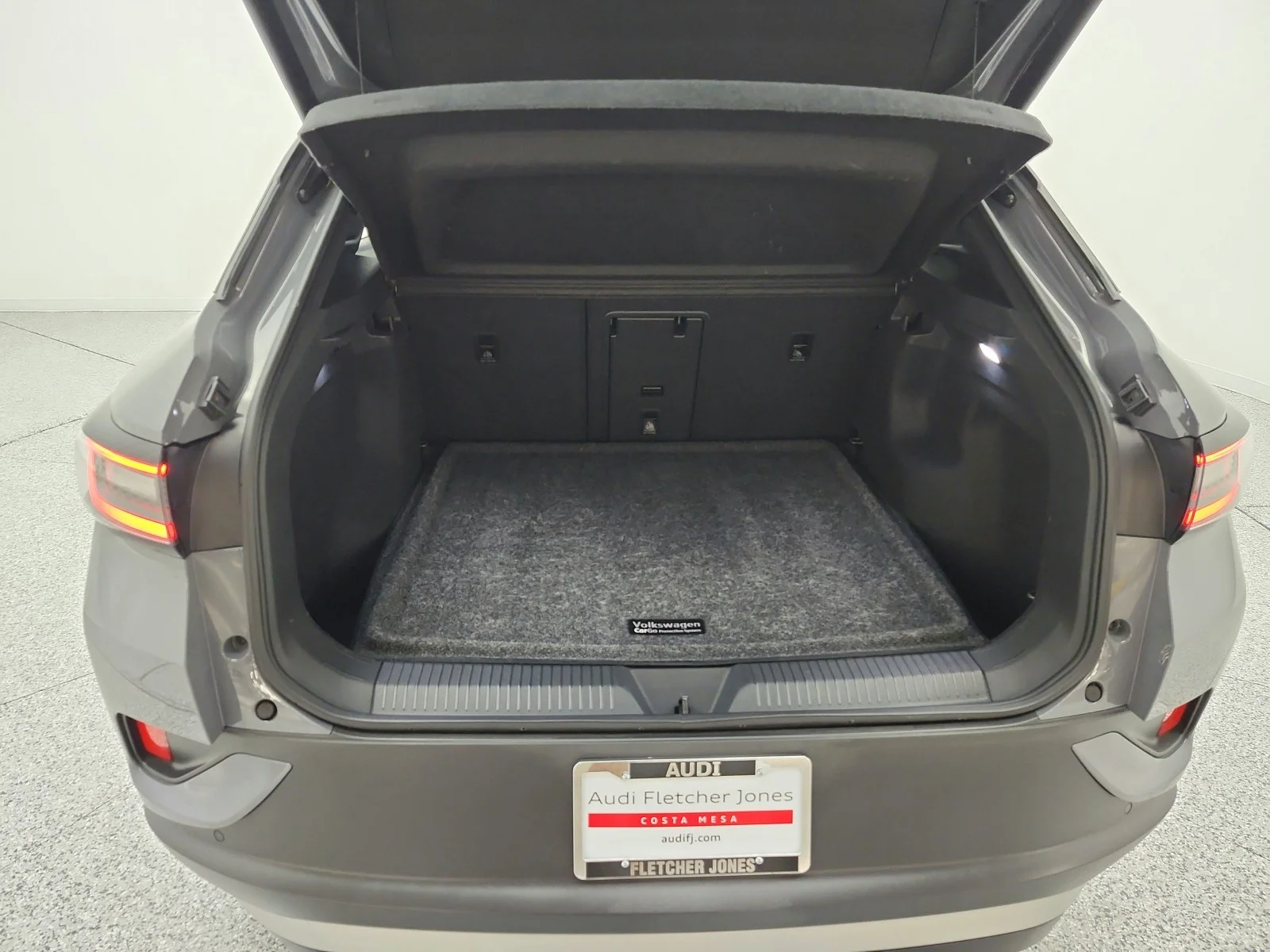 Used 2023 Pure Gray w/Black Roof Volkswagen Pro S Plus image 21