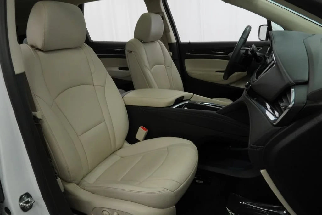 Used 2023 Summit White Buick Essence image 32