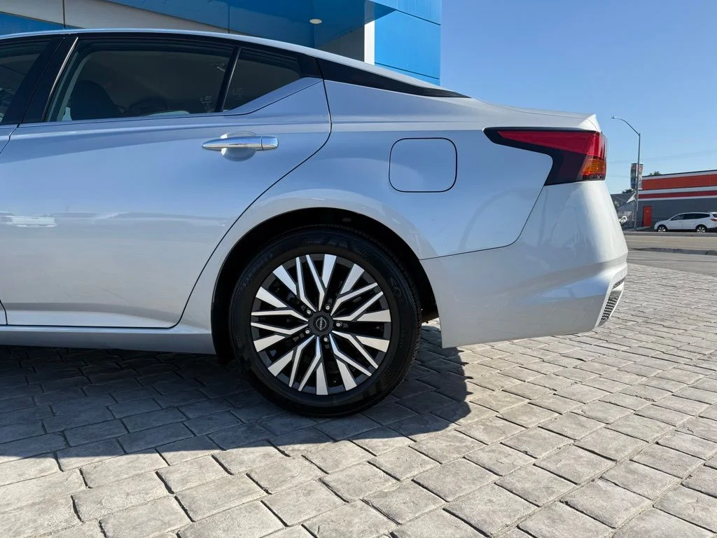Used 2024 Silver Nissan 2.5 SV image 12