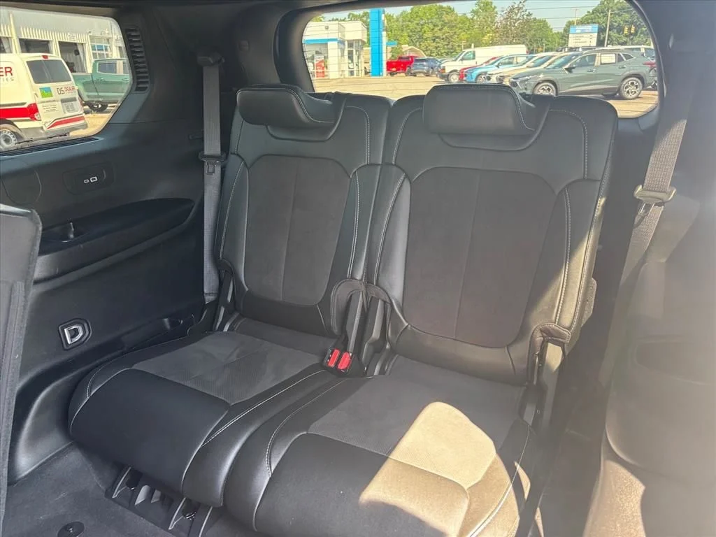 Used 2024 Silver Jeep Altitude image 13