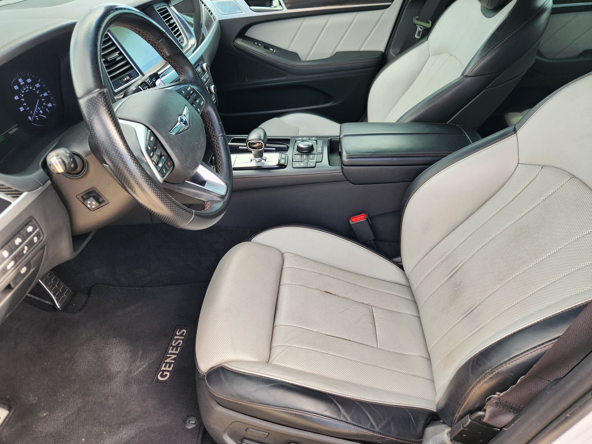 Used 2018 Casablanca White Genesis 3.3T Sport image 13