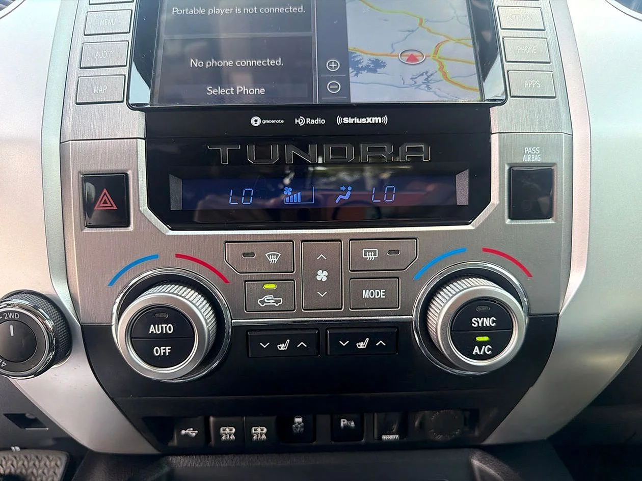 Used 2021  Toyota Limited image 20
