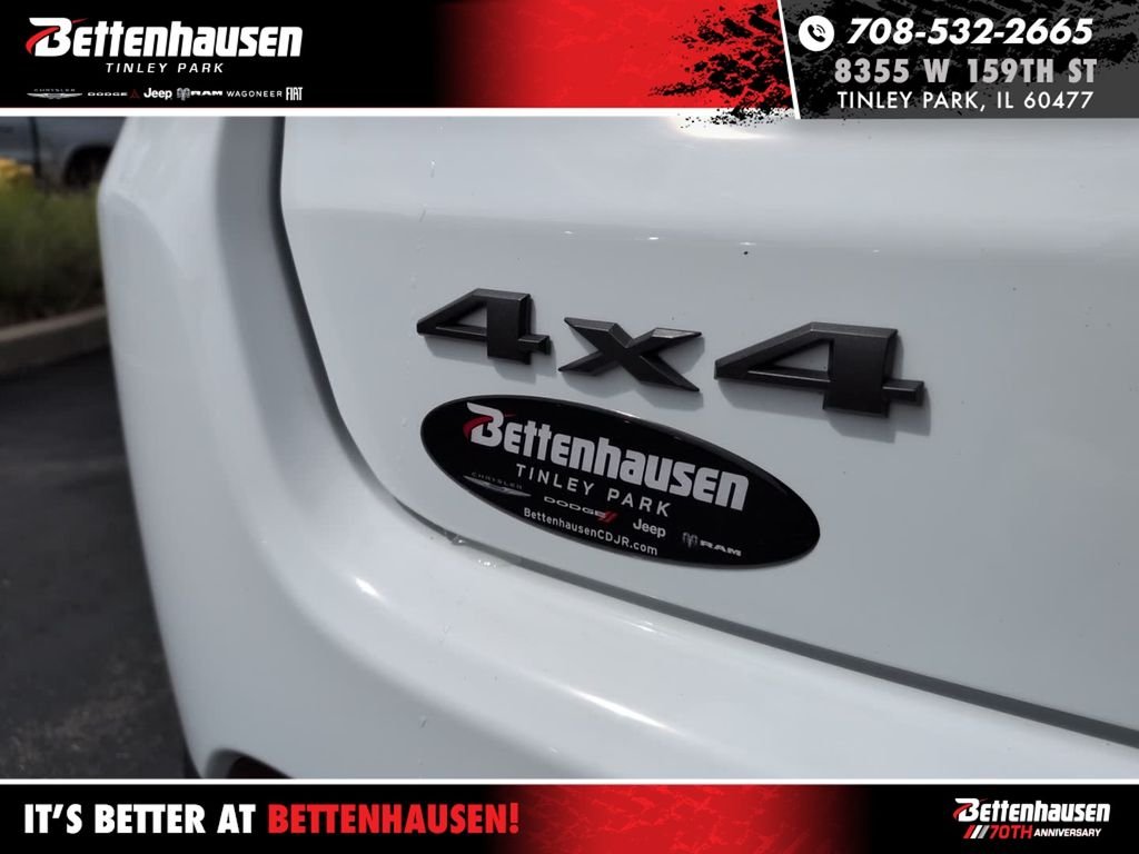 New 2026 Bright White Clear-Coat Exterior Paint Jeep Limited image 9