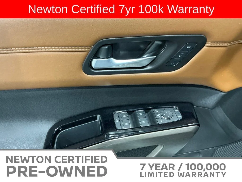 Certified Used 2025 Everest White Pearl Tricoat Nissan Platinum image 21