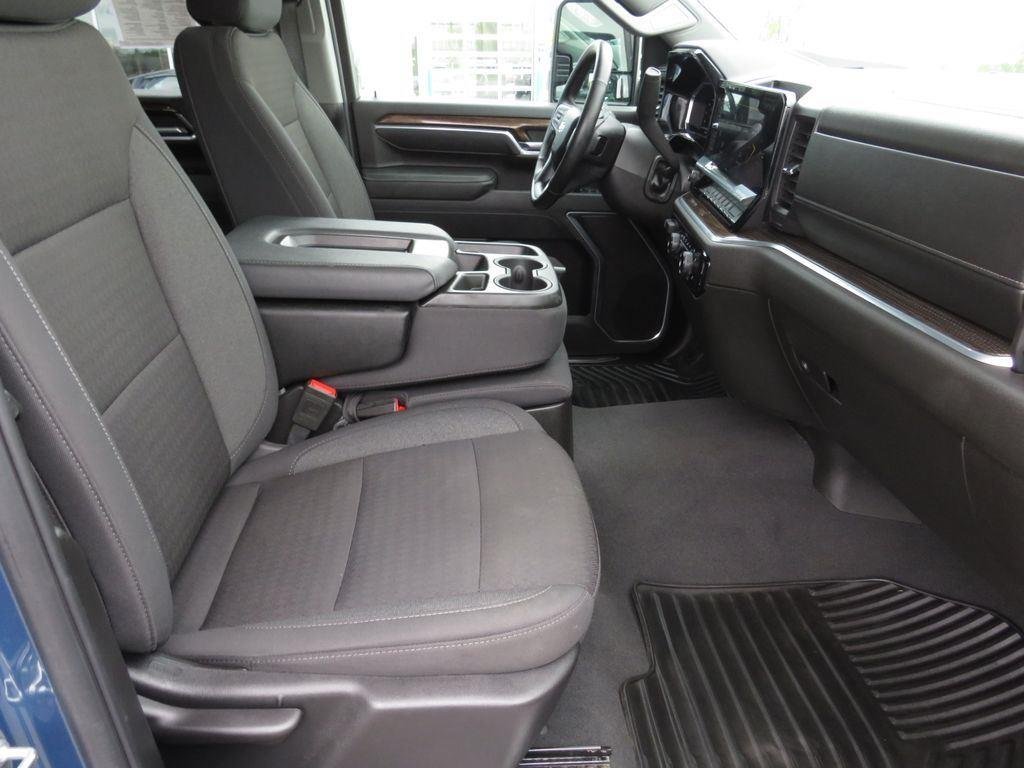 Used 2025 Lakeshore Blue Chevrolet LT image 15