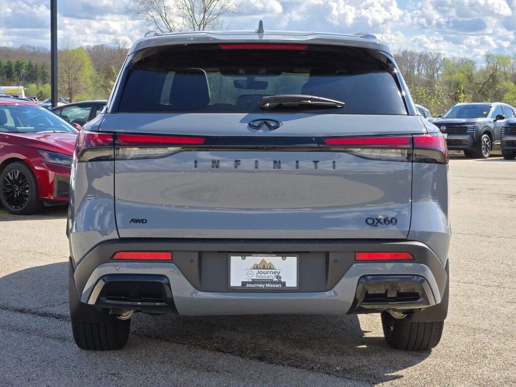 Used 2025 Gray INFINITI LUXE image 12