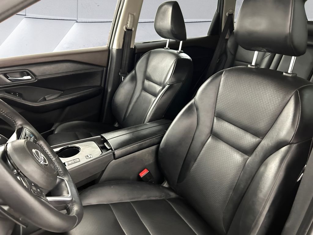 Used 2022 Black Nissan SV image 8