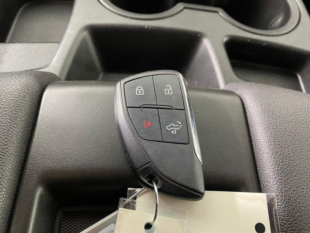 Used 2024 Summit White Chevrolet LT image 24