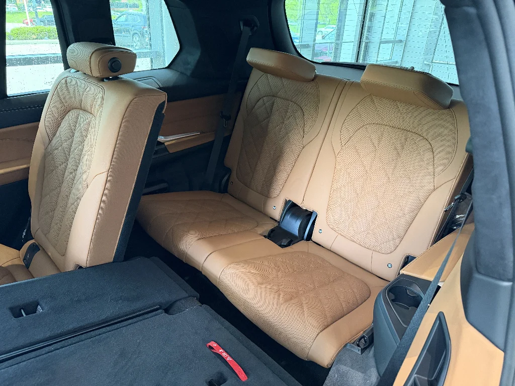 2027 BMW X7 40i - Photo 14
