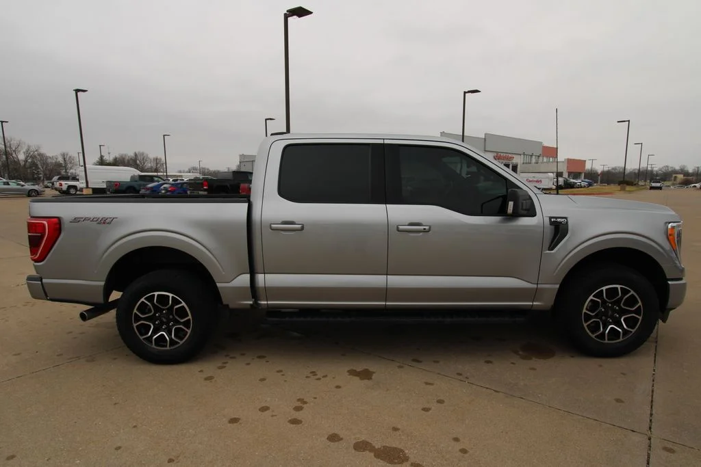 Used 2022  Ford XLT image 4
