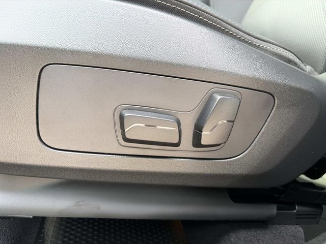 Used 2025 Black BMW xDrive28i image 21