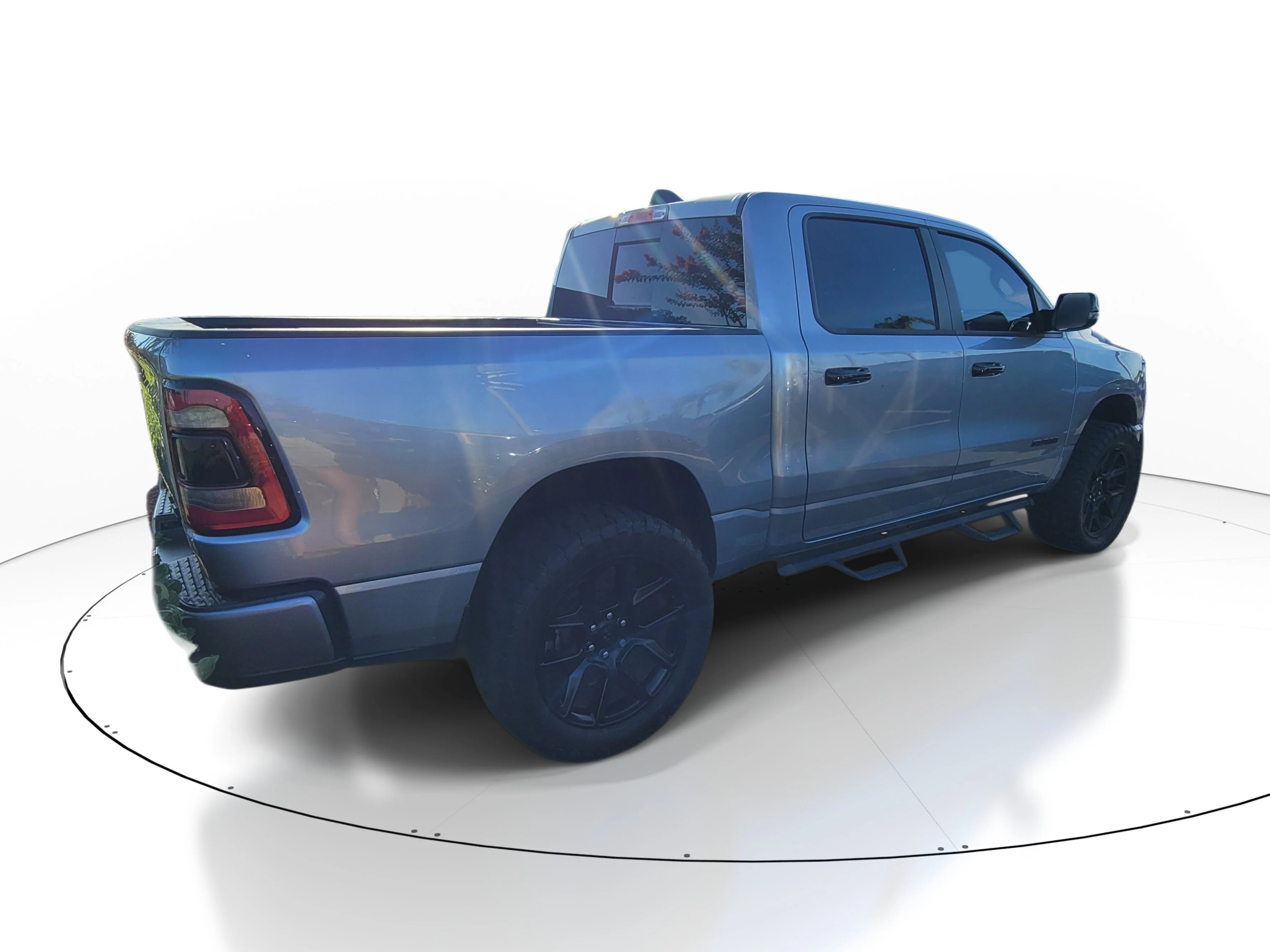 Used 2024 Billet Silver Metallic Clearcoat Ram Laramie image 4