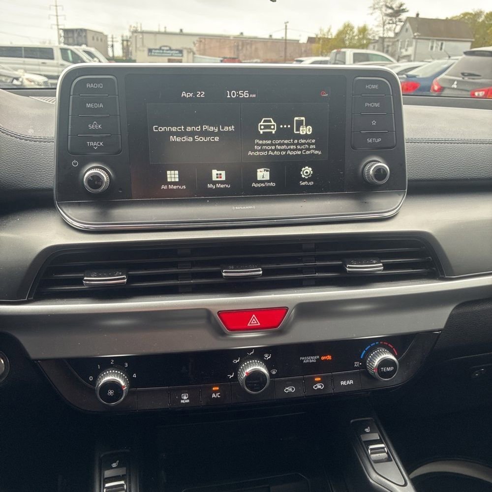 Used 2021 White Kia S image 8