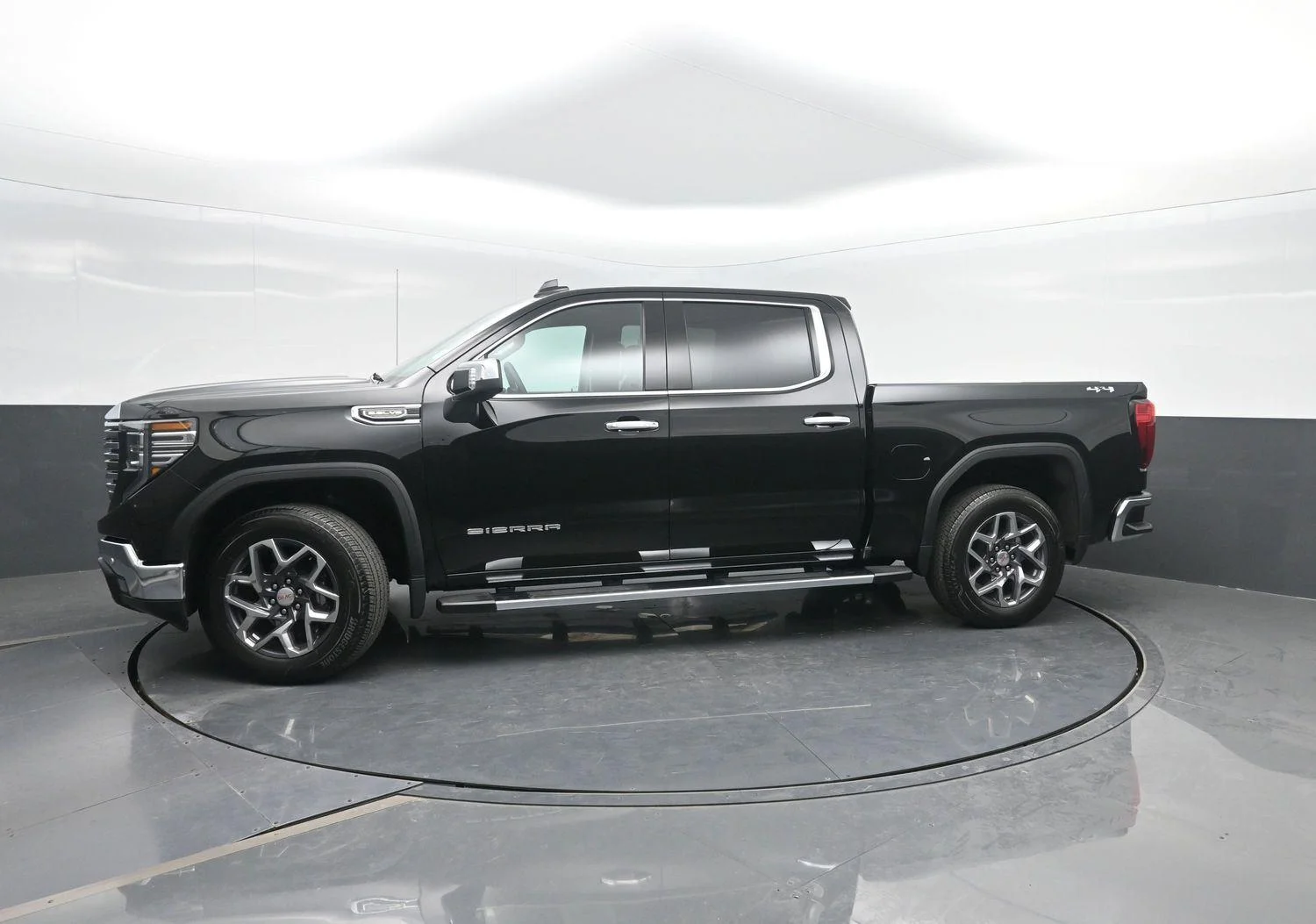 2026 GMC Sierra 4WD Crew Cab Short Box SLT's photo