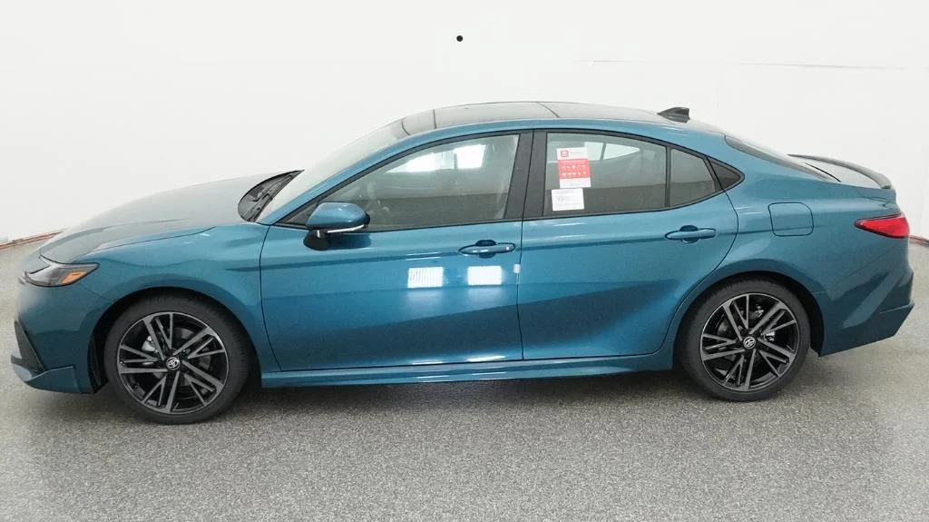 View vehicle photo 3