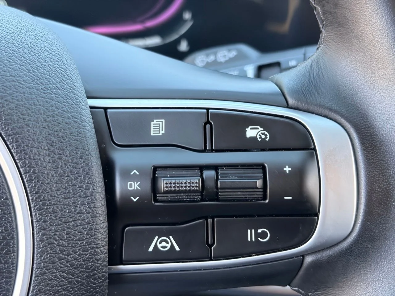 Used 2025 Glacial White Pearl Kia EX image 25