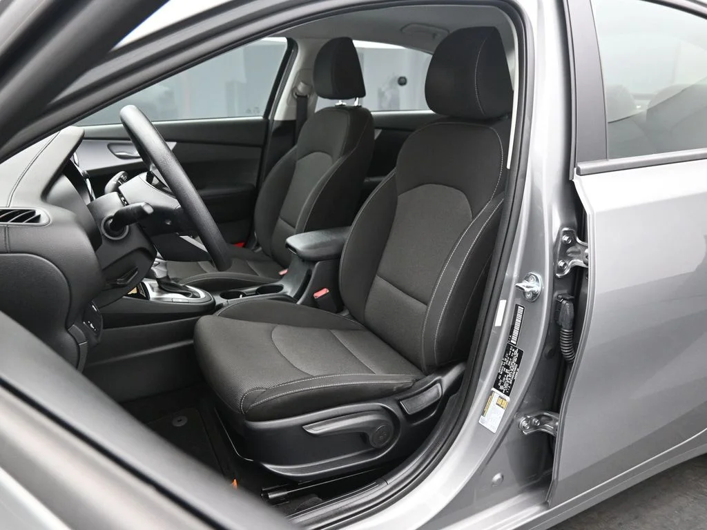 Used 2022 Gray Kia LXS image 9
