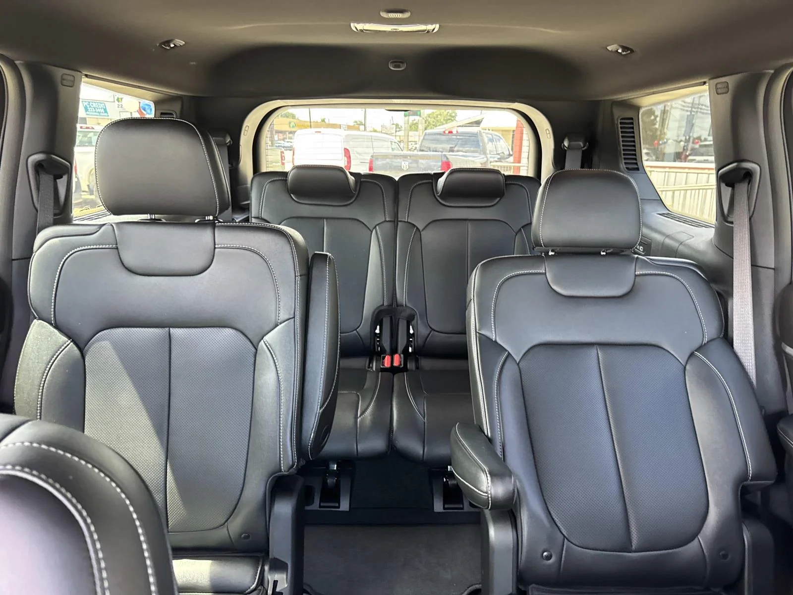 Used 2024 Silver Zynith Jeep Limited image 9