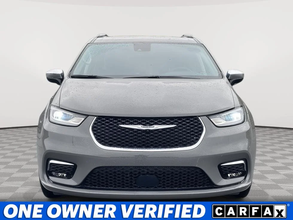Used 2023 CERAMIC GREY CC CHRYSLER LIMITED AWD image 4