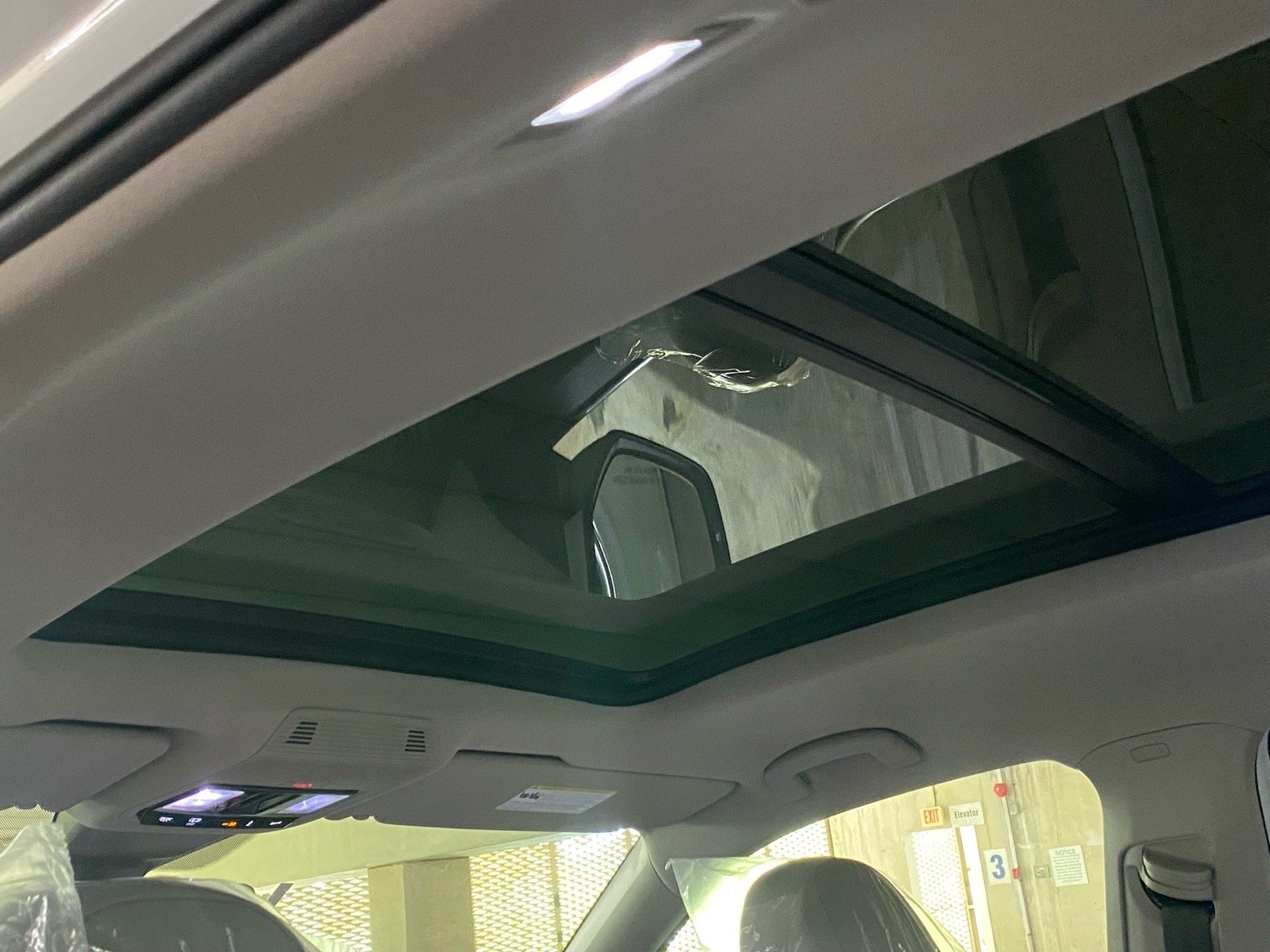 New 2026 White Volkswagen 2.0T SE w/Technology image 12
