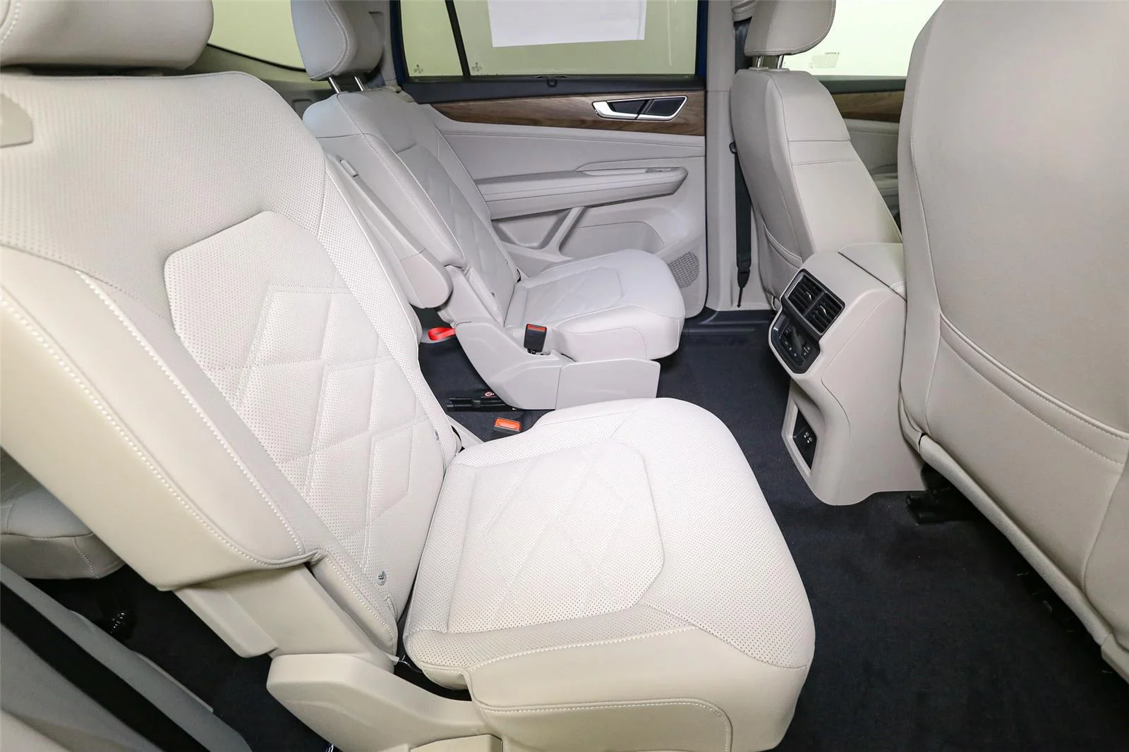 2026 Volkswagen Atlas SE w/Tech - Photo 15