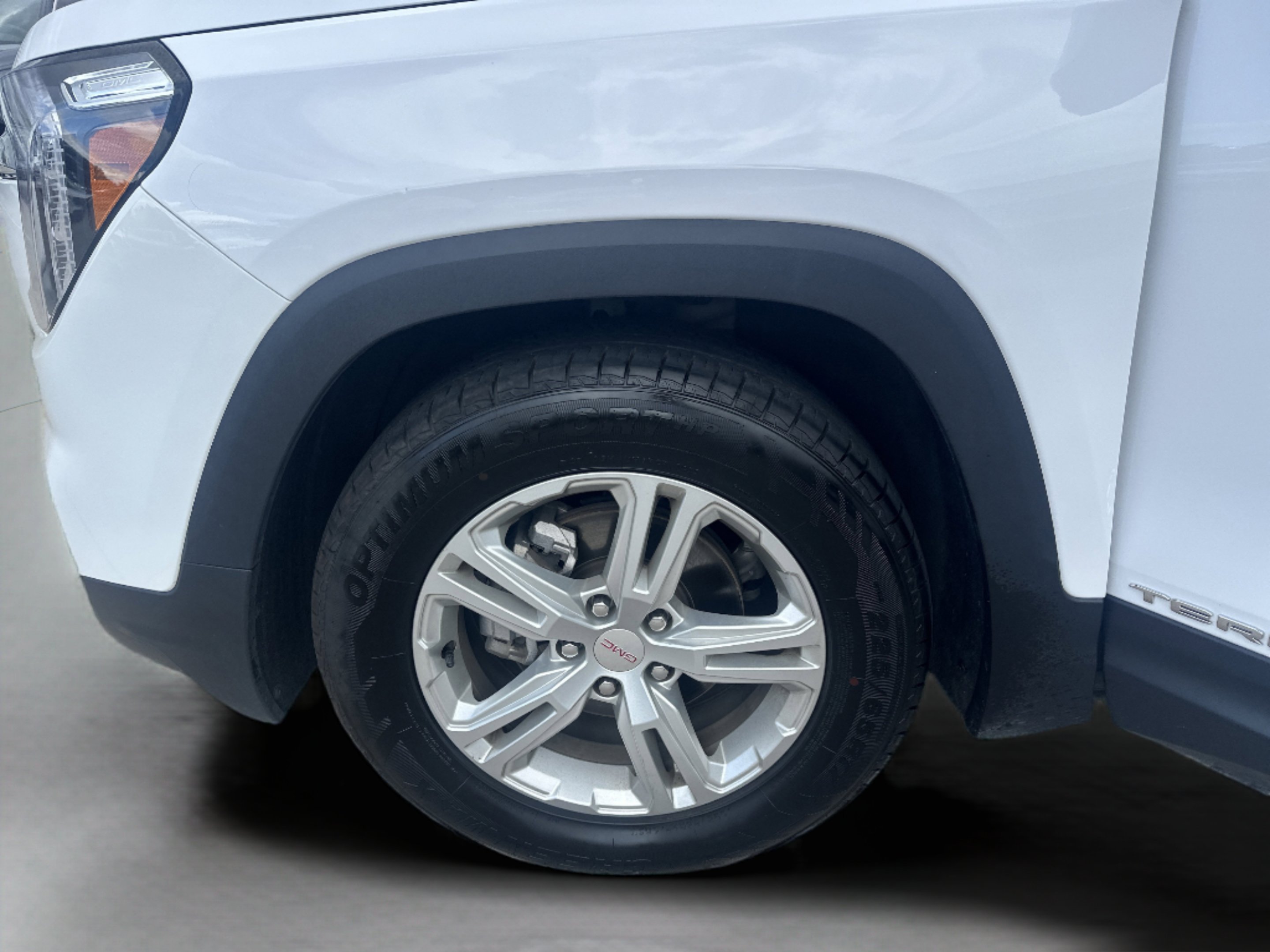 Used 2024 Summit White GMC SLE image 24