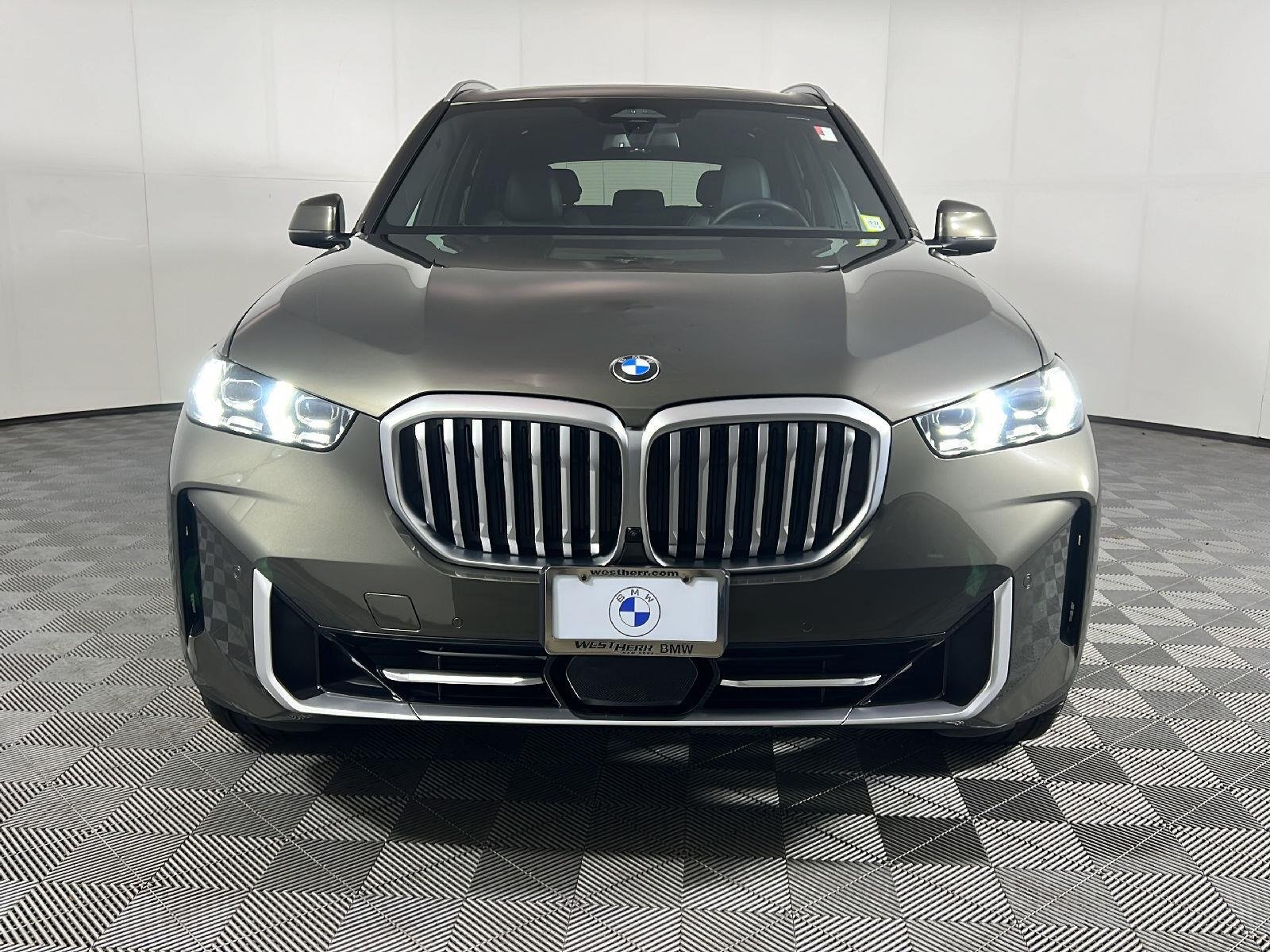 Used 2025 Manhattan Green Metallic BMW xDrive40i image 13