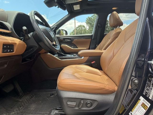 Used 2022  Toyota Platinum image 14
