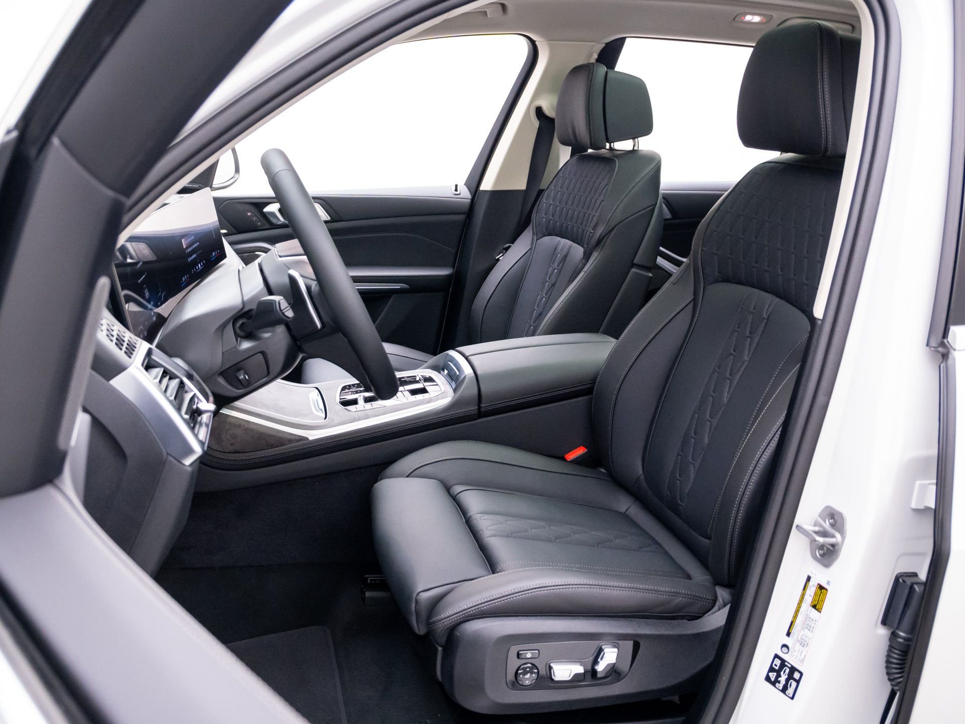 New 2026 Mineral White Metallic BMW xDrive40i image 17