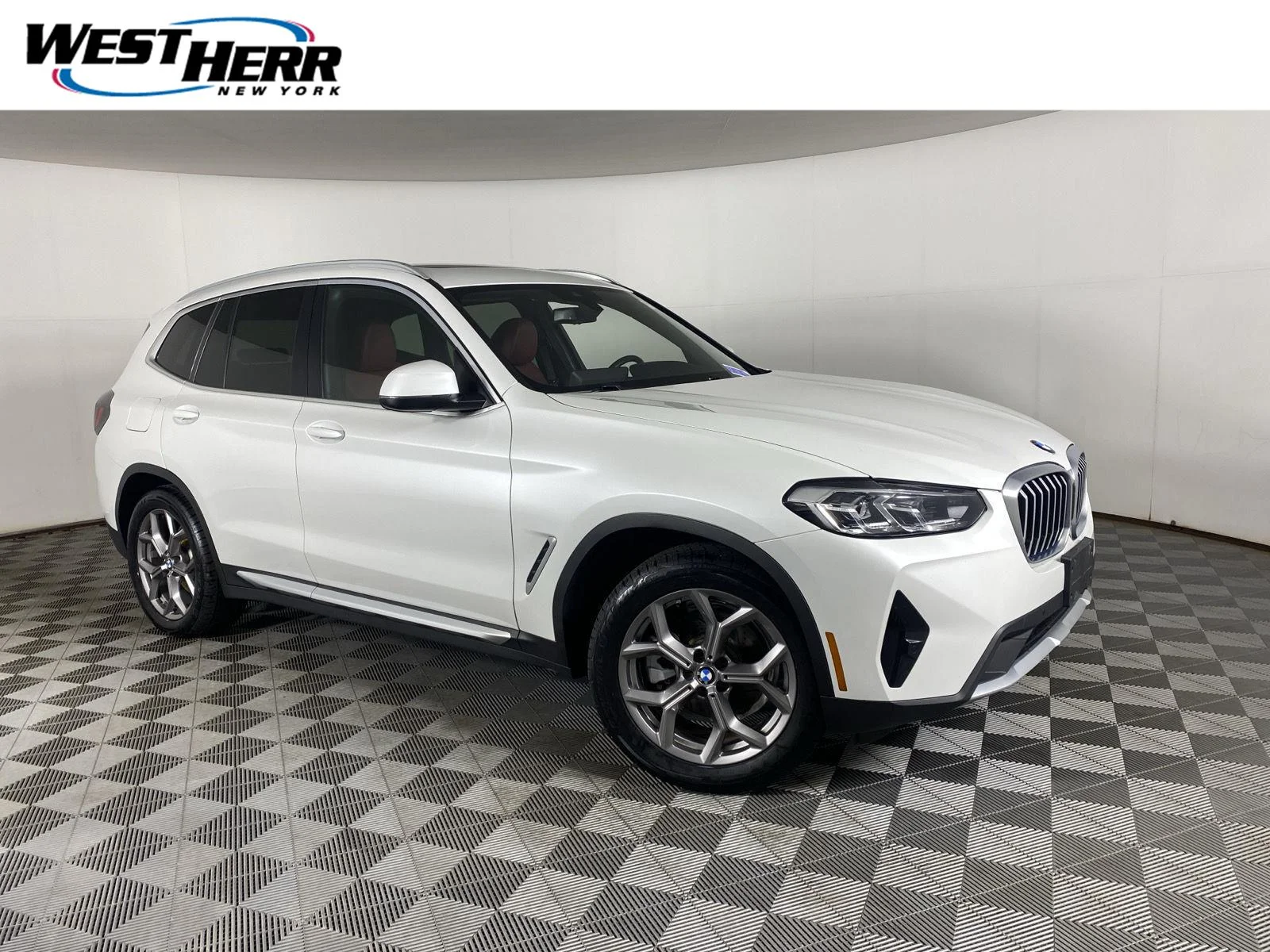Used 2022 Mineral White Metallic BMW xDrive30i image 1