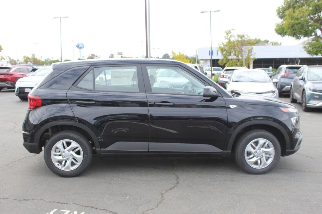 New 2026 Black Hyundai SE image 6