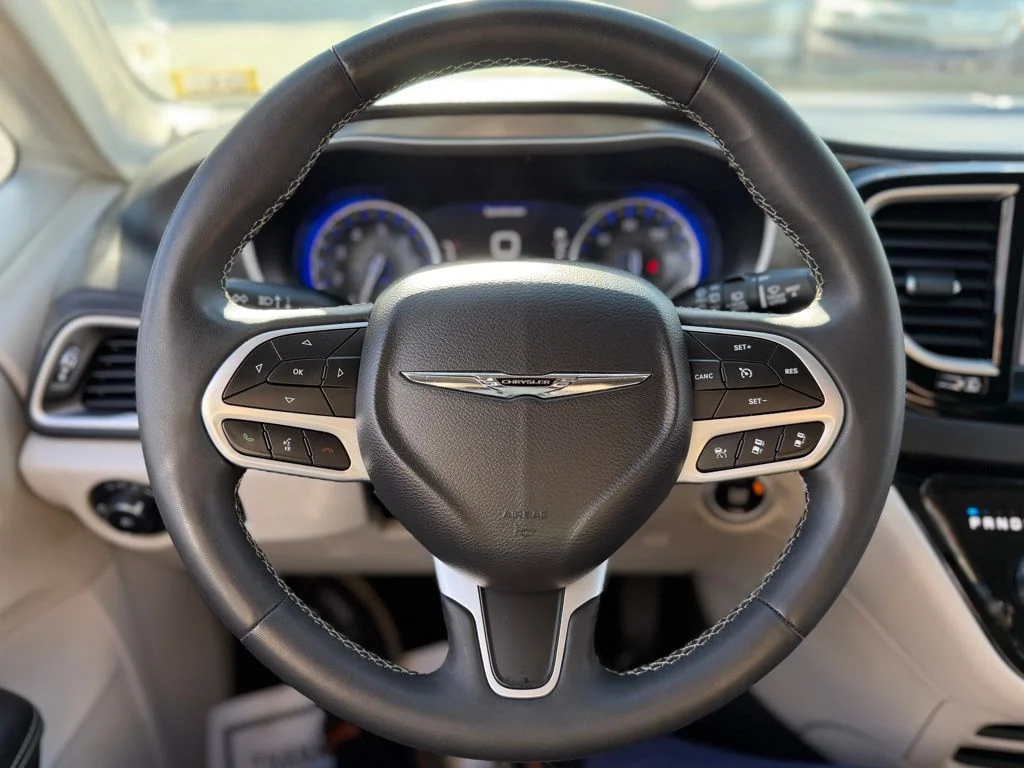 Used 2024 Silver Chrysler Touring L image 13
