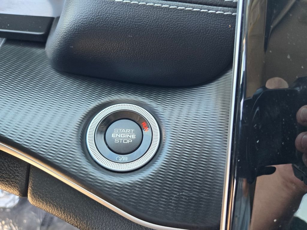 Used 2023 White Jeep Laredo image 19
