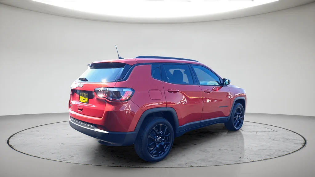 New 2026 Red Hot Pearlcoat Jeep Latitude image 3