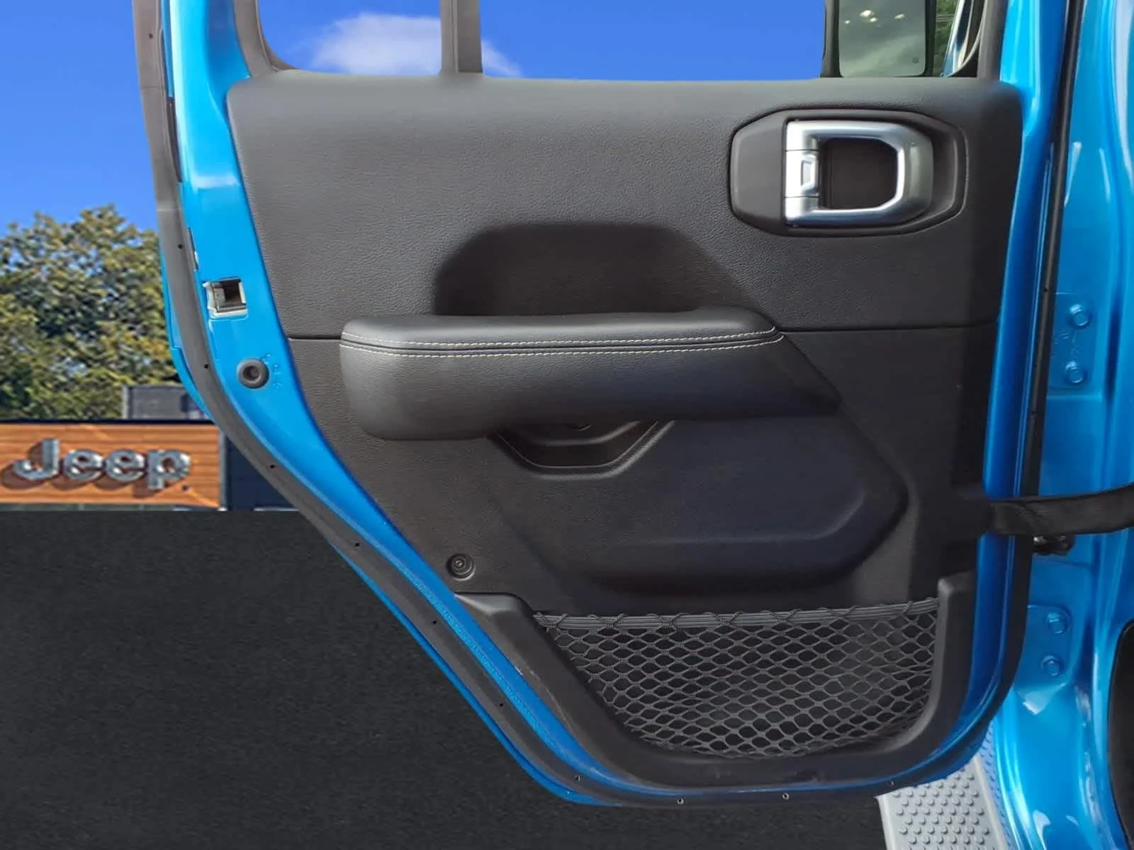 Used 2022 Hydro Blue Pearlcoat Jeep Unlimited Sahara image 27