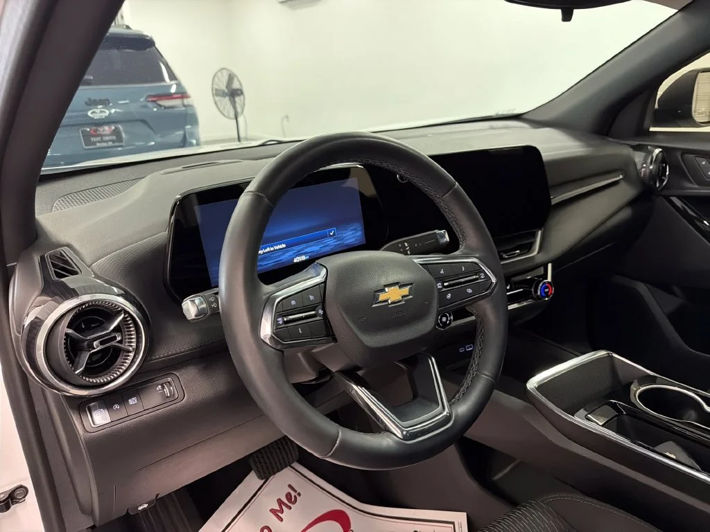 Used 2025 White Chevrolet LT image 16