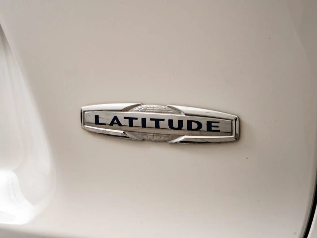 Used 2019 Bright White Clear Coat Jeep Latitude image 17