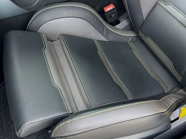 Used 2023  Mercedes-Benz Base image 20