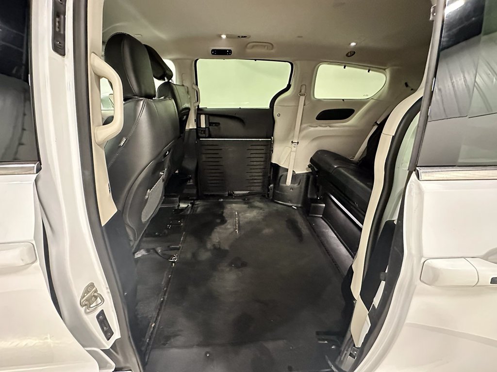 Used 2022 White Chrysler Wheelchair Accessible-Touring L image 15
