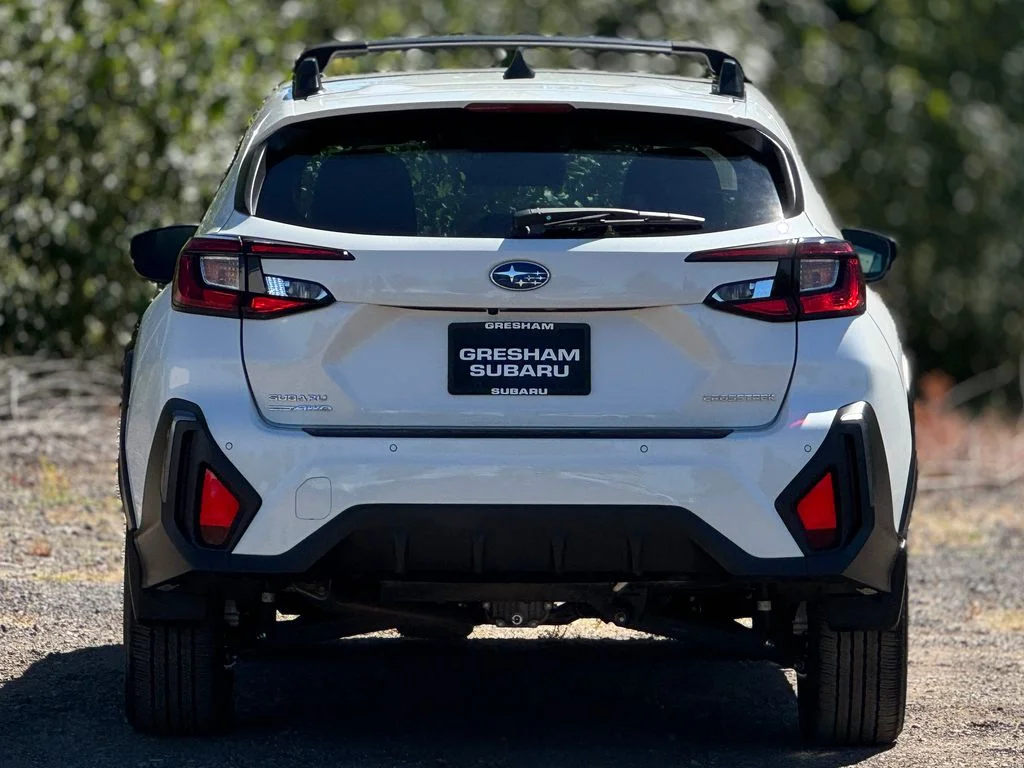 Used 2025 Crystal White Pearl Subaru Limited image 6
