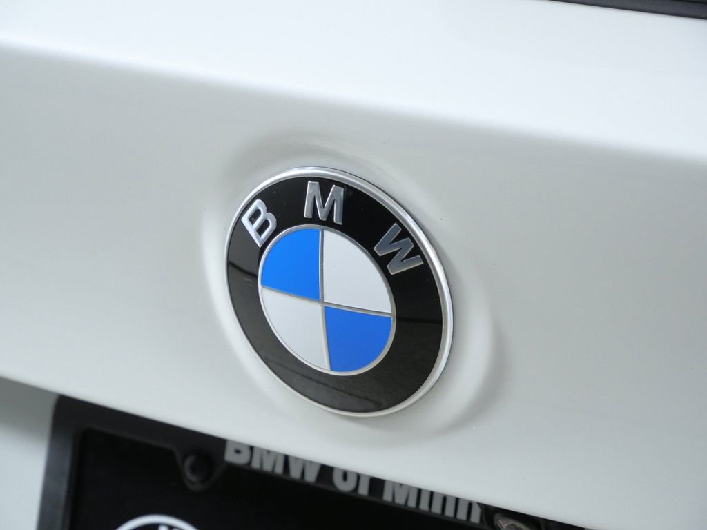 Used 2024 White BMW xDrive30i image 12