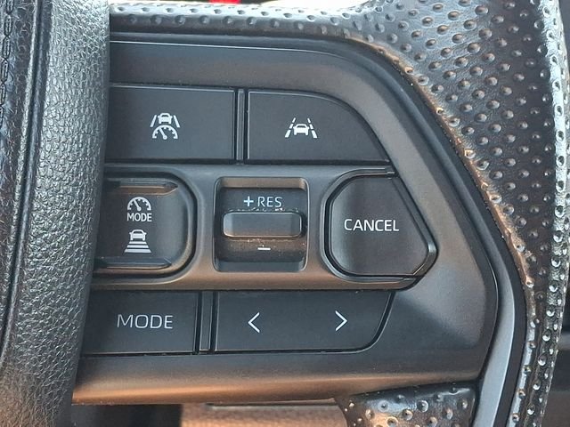 Used 2025 White Toyota SR5 image 27
