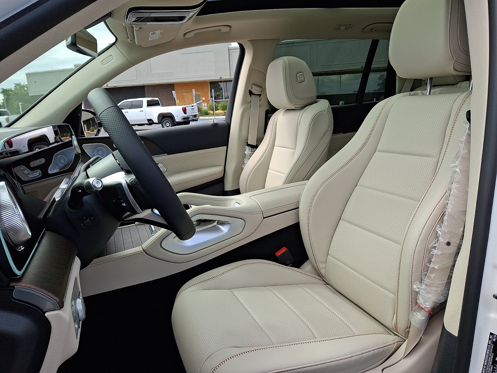 New 2027 Polar White Mercedes-Benz GLS 450 image 11