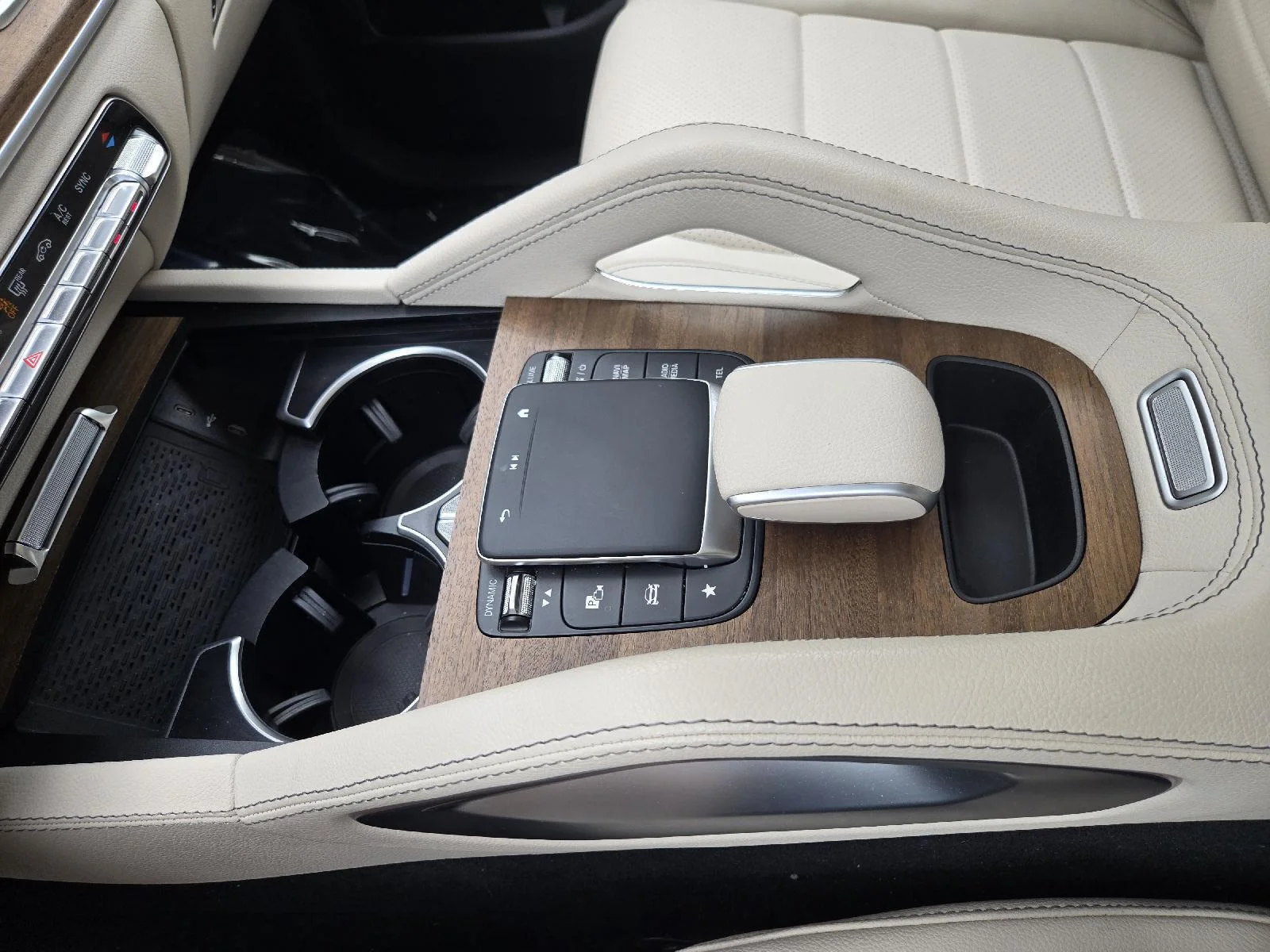 Used 2024 Polar White Mercedes-Benz GLE 450 image 22