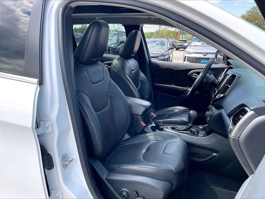 Used 2019 Bright White Clearcoat Jeep Limited image 10