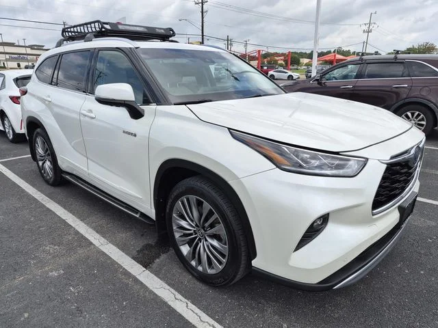 2021 Toyota Highlander Hybrid Platinum