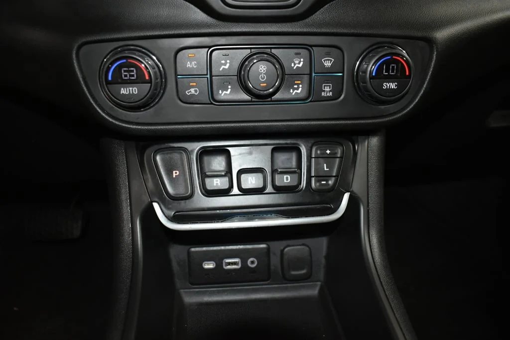 Used 2021 Satin Steel Metallic GMC SLE image 13